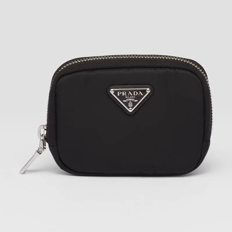 PRADA Re-Nylon スモールウォレット（ラウンドジップ コインケース）