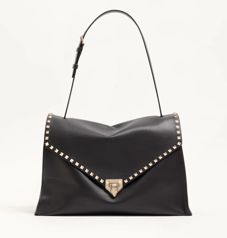 Valentino Garavani ロックスタッズ マキシング スムースカーフスキン ラージ ショルダーバッグ WB0U51AWW 0NO ブラック